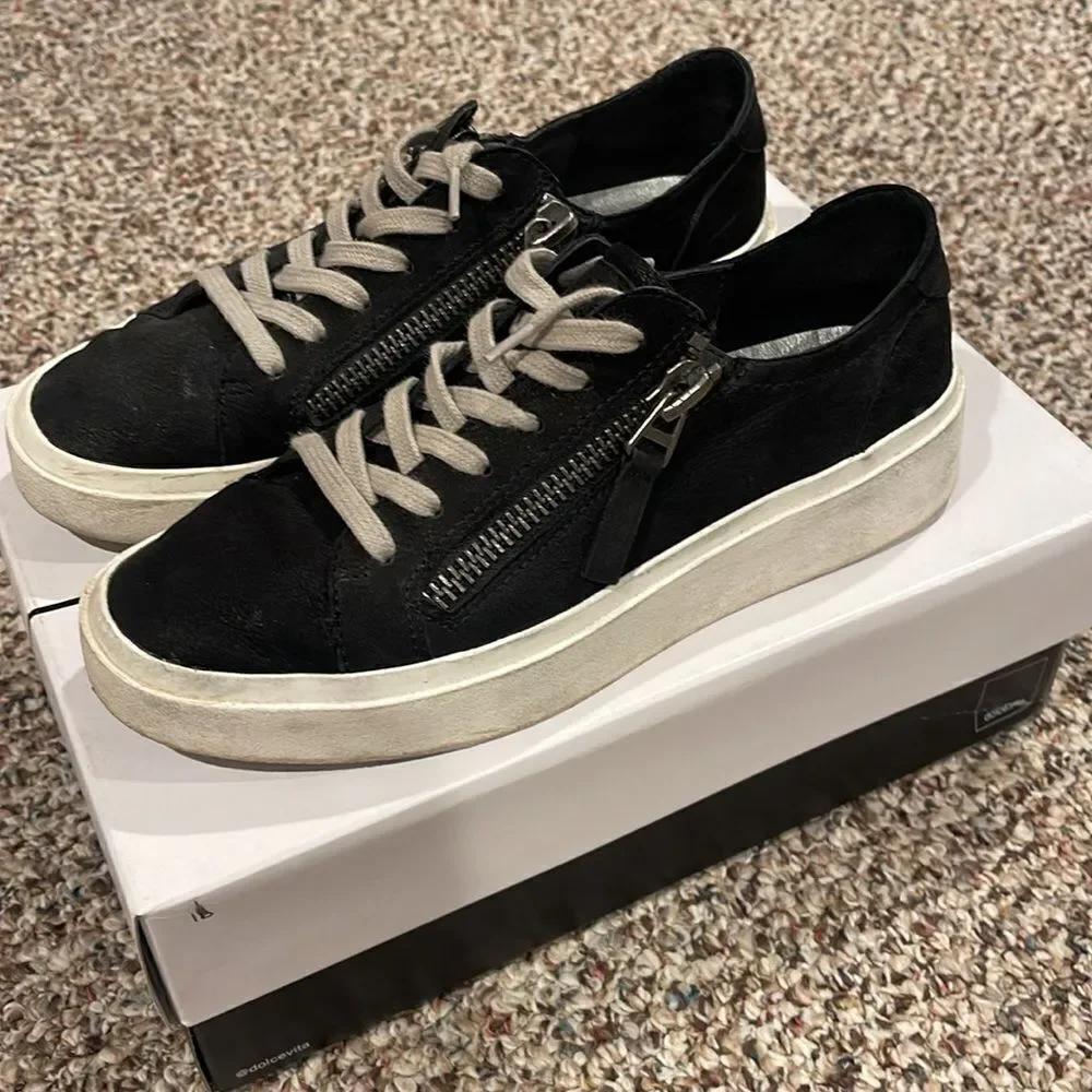 Dolce Vita Women’s Vito Sneaker with original box